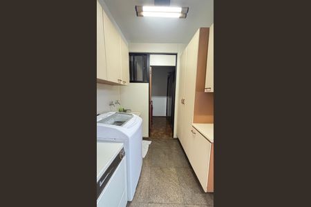 Apartamento à venda com 298m², 3 quartos e 3 vagas Apartamento à venda com 298m², 3 quartos e 3 vagasÁrea de Serviço