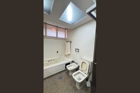 Apartamento à venda com 298m², 3 quartos e 3 vagas Apartamento à venda com 298m², 3 quartos e 3 vagasBanheiro da Suíte 3