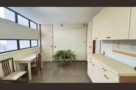 Apartamento à venda com 298m², 3 quartos e 3 vagas Apartamento à venda com 298m², 3 quartos e 3 vagasÁrea de Serviço