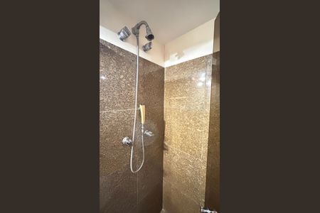 Apartamento à venda com 298m², 3 quartos e 3 vagas Apartamento à venda com 298m², 3 quartos e 3 vagasBanheiro da Suíte 1