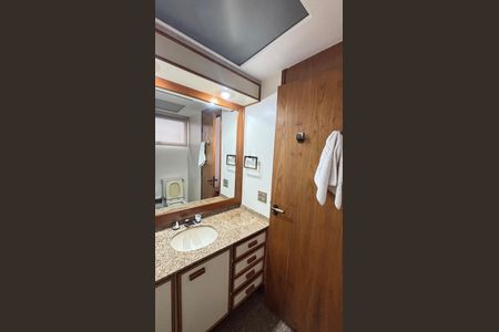 Apartamento à venda com 298m², 3 quartos e 3 vagas Apartamento à venda com 298m², 3 quartos e 3 vagasBanheiro da Suíte 2