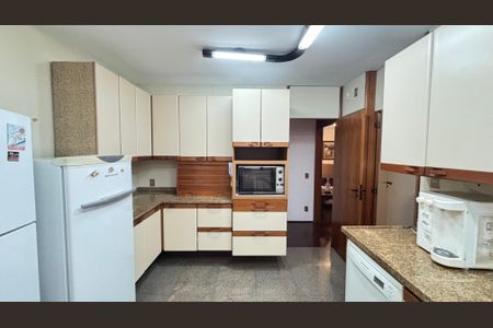 Apartamento à venda com 298m², 3 quartos e 3 vagas Apartamento à venda com 298m², 3 quartos e 3 vagasCozinha