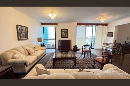 Apartamento à venda com 298m², 3 quartos e 3 vagas Apartamento à venda com 298m², 3 quartos e 3 vagasSala de Estar
