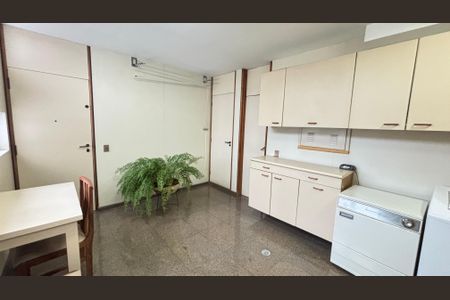 Apartamento à venda com 298m², 3 quartos e 3 vagas Apartamento à venda com 298m², 3 quartos e 3 vagasÁrea de Serviço