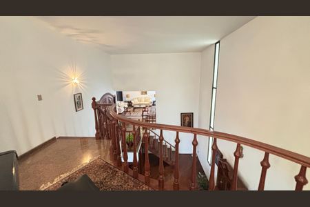 Apartamento à venda com 298m², 3 quartos e 3 vagas Apartamento à venda com 298m², 3 quartos e 3 vagasMezanino