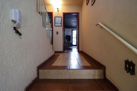 Casa à venda com 310m², 4 quartos e 5 vagas Casa à venda com 310m², 4 quartos e 5 vagasCorredor