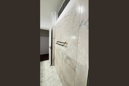 Apartamento à venda com 193m², 3 quartos e 1 vaga Apartamento à venda com 193m², 3 quartos e 1 vagaBanheiro