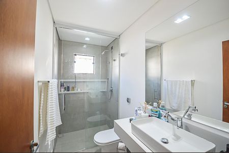 Casa à venda com 340m², 3 quartos e 6 vagas Casa à venda com 340m², 3 quartos e 6 vagasBanheiro da Suíte