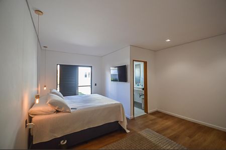 Casa à venda com 340m², 3 quartos e 6 vagas Casa à venda com 340m², 3 quartos e 6 vagasQuarto Suíte