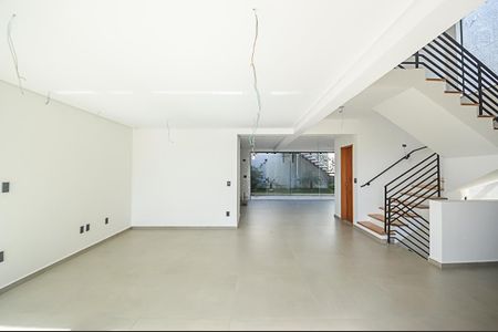 Casa à venda com 340m², 3 quartos e 6 vagas Casa à venda com 340m², 3 quartos e 6 vagasSala