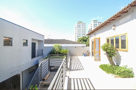 Casa à venda com 340m², 3 quartos e 6 vagas Casa à venda com 340m², 3 quartos e 6 vagasQuintal
