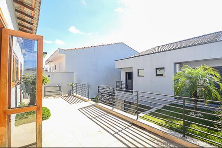 Casa à venda com 340m², 3 quartos e 6 vagas Casa à venda com 340m², 3 quartos e 6 vagasQuintal