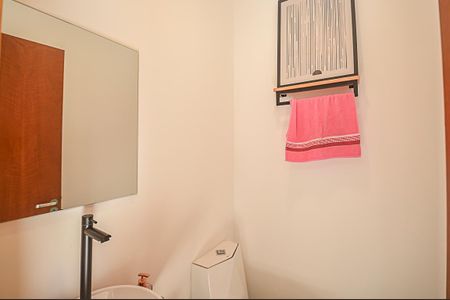 Casa à venda com 340m², 3 quartos e 6 vagas Casa à venda com 340m², 3 quartos e 6 vagasBanheiro de serviço 2