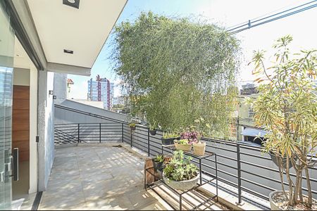 Casa à venda com 340m², 3 quartos e 6 vagas Casa à venda com 340m², 3 quartos e 6 vagasVaranda da Sala