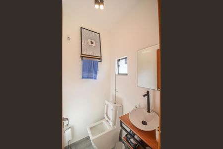 Casa à venda com 340m², 3 quartos e 6 vagas Casa à venda com 340m², 3 quartos e 6 vagasBanheiro de serviço 1