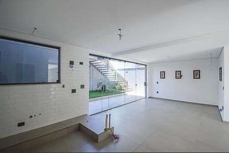 Casa à venda com 340m², 3 quartos e 6 vagas Casa à venda com 340m², 3 quartos e 6 vagasCozinha