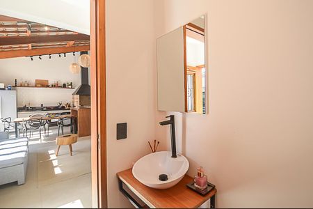 Casa à venda com 340m², 3 quartos e 6 vagas Casa à venda com 340m², 3 quartos e 6 vagasBanheiro de serviço 2