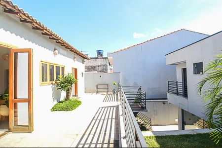 Casa à venda com 340m², 3 quartos e 6 vagas Casa à venda com 340m², 3 quartos e 6 vagasQuintal