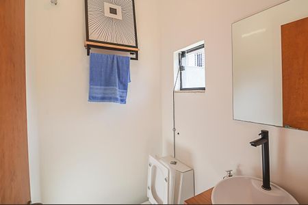 Casa à venda com 340m², 3 quartos e 6 vagas Casa à venda com 340m², 3 quartos e 6 vagasBanheiro de serviço 1