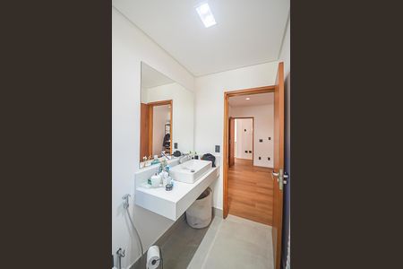 Casa à venda com 340m², 3 quartos e 6 vagas Casa à venda com 340m², 3 quartos e 6 vagasBanheiro da Suíte