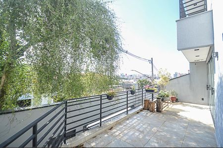 Casa à venda com 340m², 3 quartos e 6 vagas Casa à venda com 340m², 3 quartos e 6 vagasVaranda da Sala