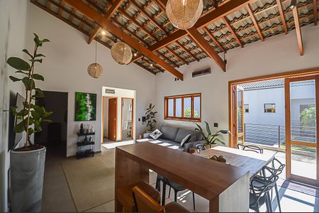 Casa à venda com 340m², 3 quartos e 6 vagas Casa à venda com 340m², 3 quartos e 6 vagasChurrasqueira
