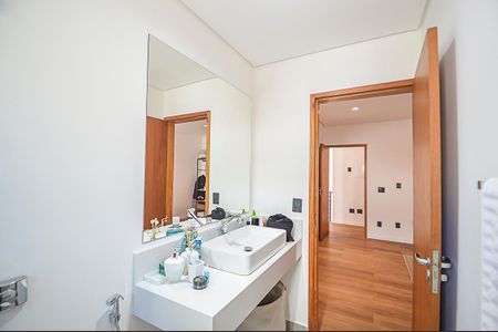 Casa à venda com 340m², 3 quartos e 6 vagas Casa à venda com 340m², 3 quartos e 6 vagasBanheiro da Suíte