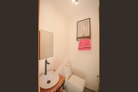 Casa à venda com 340m², 3 quartos e 6 vagas Casa à venda com 340m², 3 quartos e 6 vagasBanheiro de serviço 2