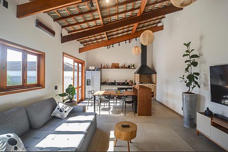 Casa à venda com 340m², 3 quartos e 6 vagas Casa à venda com 340m², 3 quartos e 6 vagasChurrasqueira