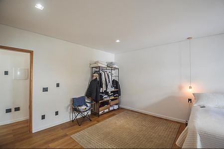 Casa à venda com 340m², 3 quartos e 6 vagas Casa à venda com 340m², 3 quartos e 6 vagasQuarto Suíte