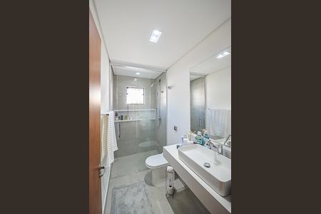 Casa à venda com 340m², 3 quartos e 6 vagas Casa à venda com 340m², 3 quartos e 6 vagasBanheiro da Suíte