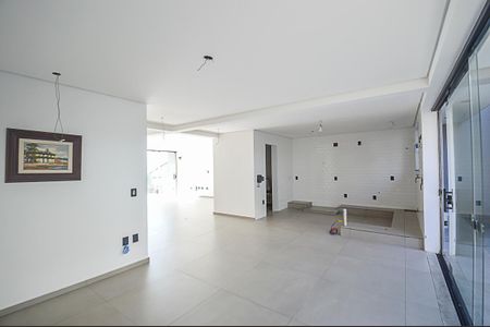 Casa à venda com 340m², 3 quartos e 6 vagas Casa à venda com 340m², 3 quartos e 6 vagasCozinha