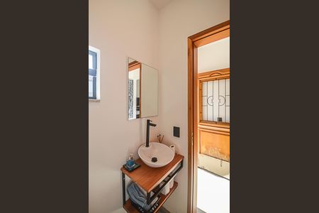 Casa à venda com 340m², 3 quartos e 6 vagas Casa à venda com 340m², 3 quartos e 6 vagasBanheiro de serviço 1