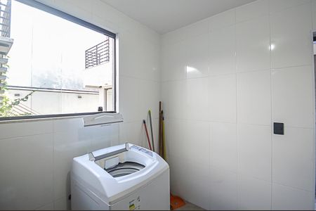 Casa à venda com 340m², 3 quartos e 6 vagas Casa à venda com 340m², 3 quartos e 6 vagasÁrea de Serviço