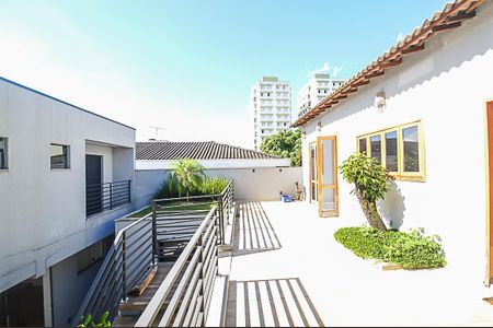 Casa à venda com 340m², 3 quartos e 6 vagas Casa à venda com 340m², 3 quartos e 6 vagasQuintal