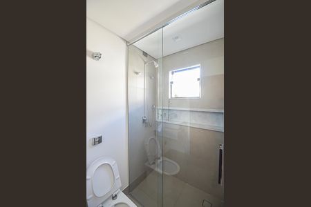 Casa à venda com 340m², 3 quartos e 6 vagas Casa à venda com 340m², 3 quartos e 6 vagasBanheiro da Suíte 2