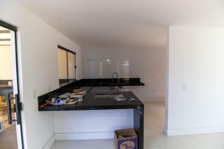 Casa à venda com 185m², 4 quartos e 1 vaga Casa à venda com 185m², 4 quartos e 1 vagaCozinha