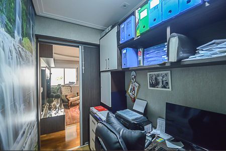 Apartamento à venda com 130m², 2 quartos e 2 vagas Apartamento à venda com 130m², 2 quartos e 2 vagasEscritório