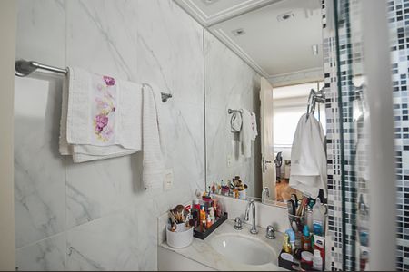 Apartamento à venda com 130m², 2 quartos e 2 vagas Apartamento à venda com 130m², 2 quartos e 2 vagasBanheiro da Suíte