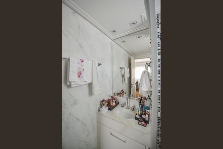 Apartamento à venda com 130m², 2 quartos e 2 vagas Apartamento à venda com 130m², 2 quartos e 2 vagasBanheiro da Suíte