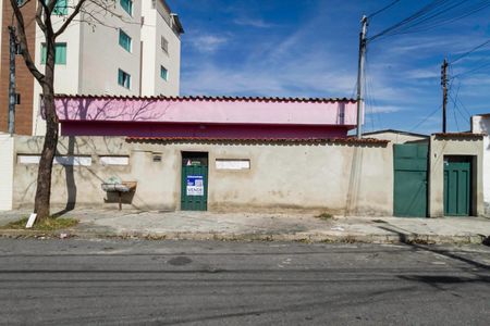 Casa à venda com 360m², 2 quartos e sem vagaFachada