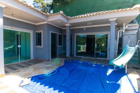 Casa de condomínio à venda com 261m², 4 quartos e 2 vagas Casa de condomínio à venda com 261m², 4 quartos e 2 vagasÁrea externa