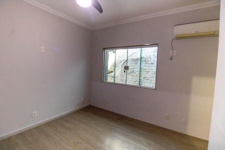 Casa de condomínio à venda com 261m², 4 quartos e 2 vagas Casa de condomínio à venda com 261m², 4 quartos e 2 vagasSuíte 2