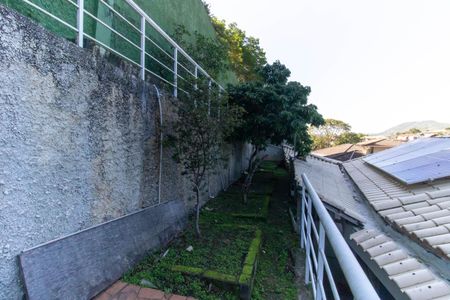 Casa de condomínio à venda com 261m², 4 quartos e 2 vagas Casa de condomínio à venda com 261m², 4 quartos e 2 vagasÁrea externa