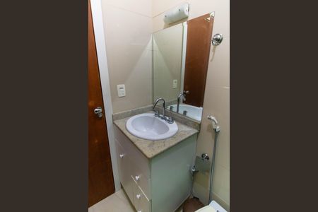 Casa de condomínio à venda com 261m², 4 quartos e 2 vagas Casa de condomínio à venda com 261m², 4 quartos e 2 vagasBanheiro da Suíte 2