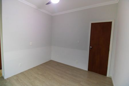 Casa de condomínio à venda com 261m², 4 quartos e 2 vagas Casa de condomínio à venda com 261m², 4 quartos e 2 vagasSuíte 2