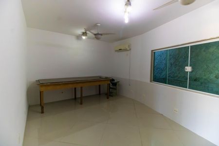 Casa de condomínio à venda com 261m², 4 quartos e 2 vagas Casa de condomínio à venda com 261m², 4 quartos e 2 vagasÁrea externa - Quarto