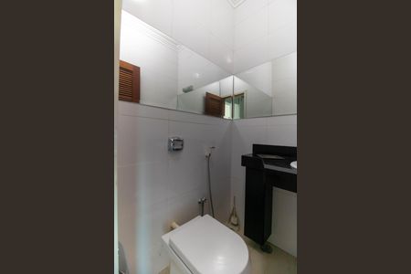 Casa de condomínio à venda com 261m², 4 quartos e 2 vagas Casa de condomínio à venda com 261m², 4 quartos e 2 vagasLavabo