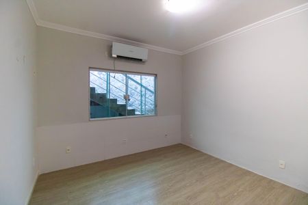 Casa de condomínio à venda com 261m², 4 quartos e 2 vagas Casa de condomínio à venda com 261m², 4 quartos e 2 vagasSuíte 1