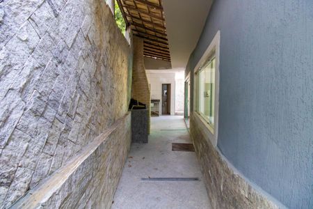 Casa de condomínio à venda com 261m², 4 quartos e 2 vagas Casa de condomínio à venda com 261m², 4 quartos e 2 vagasÁrea externa